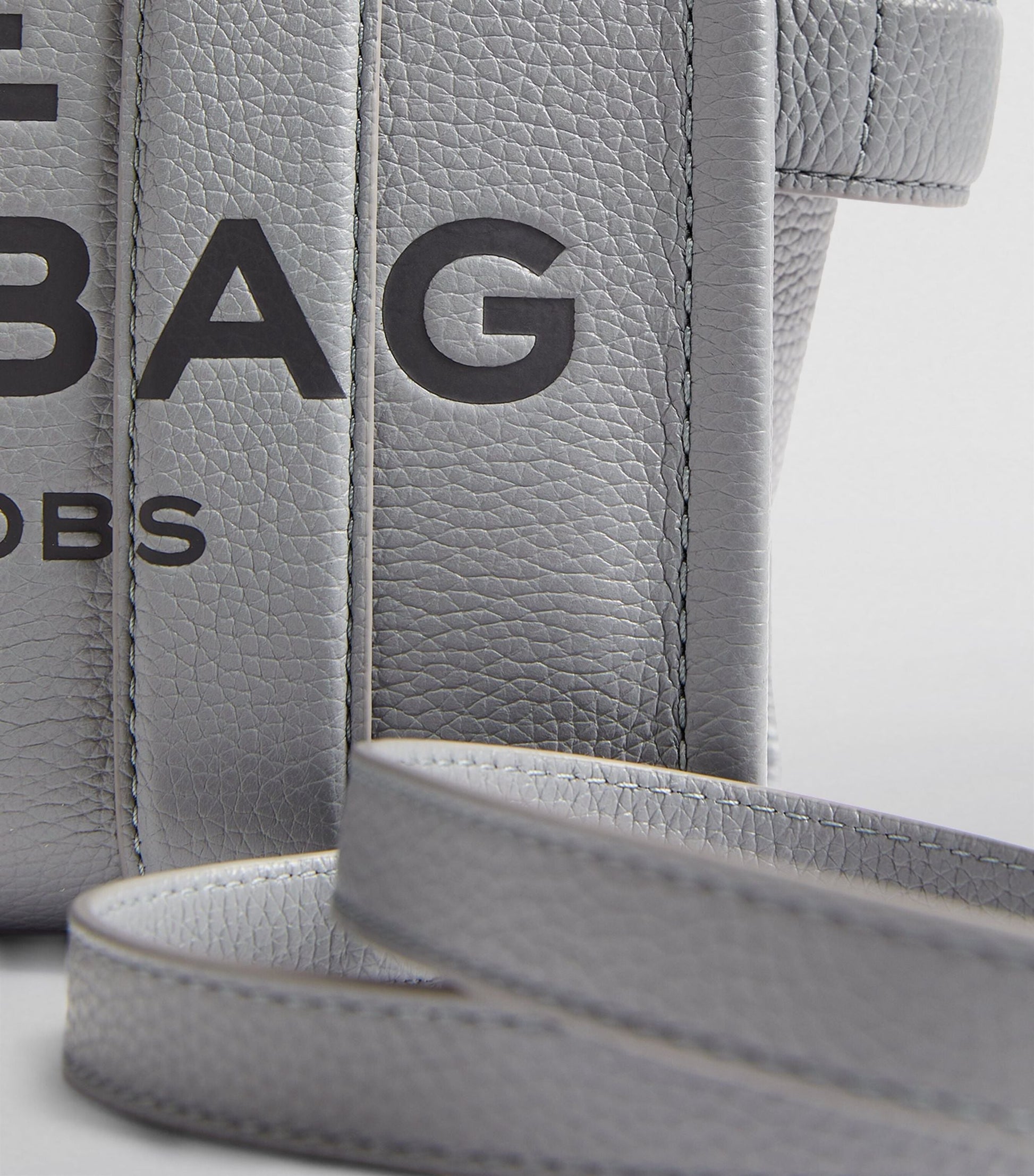 Buy Marc Jacobs The Leather Tote Bag Large in Pakistan