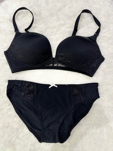 Buy Sajiero Front Open Padded Bra and Panty Set in Pakistan