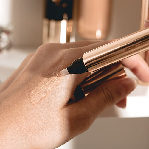 Buy Yves Saint Laurent Touche Eclat Radiant Touch Concealer - 2 Luminous Ivory (Beige) in Pakistan