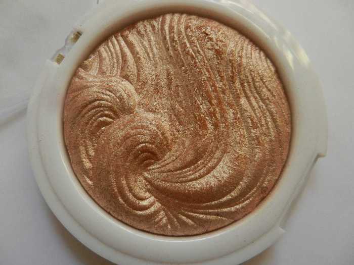 Buy MUA UYS Highlighting Powder - Radiant Cashmere in Pakistan
