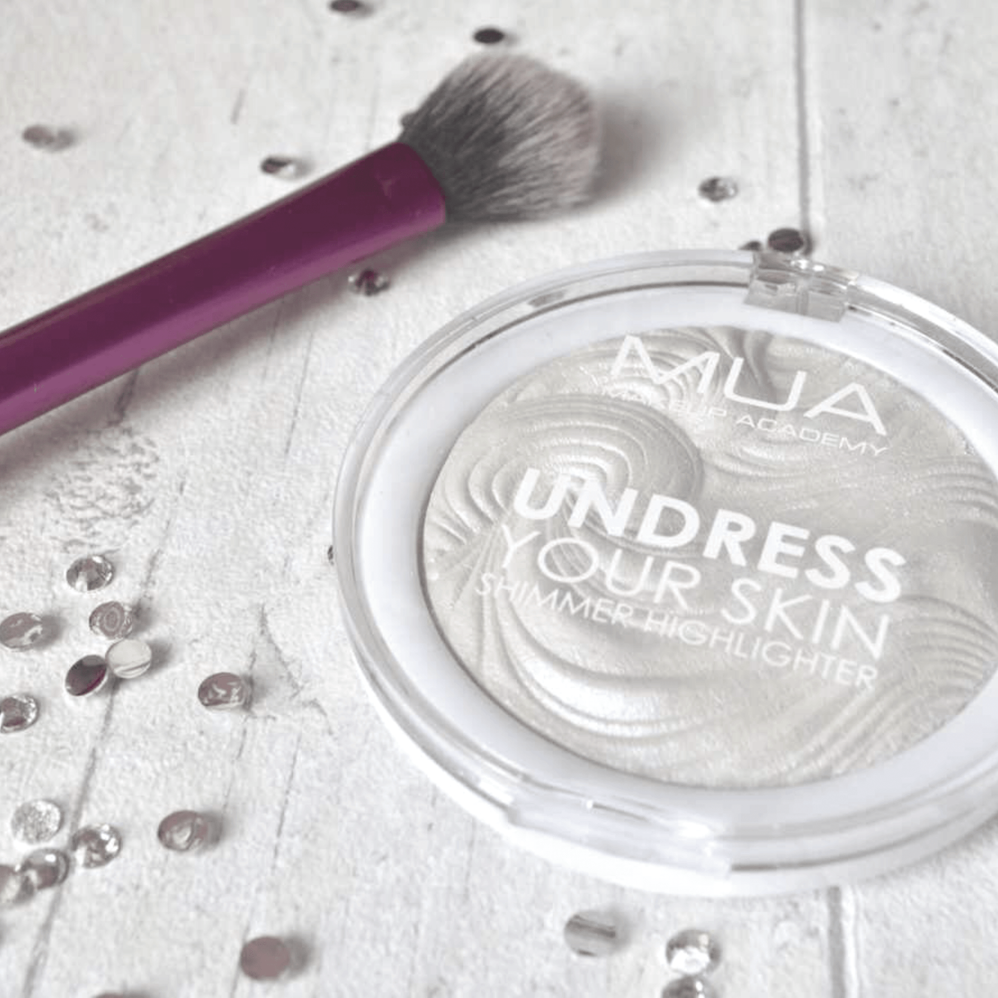 Buy MUA Uys Highlighting Powder - Pearlescent Sheen in Pakistan