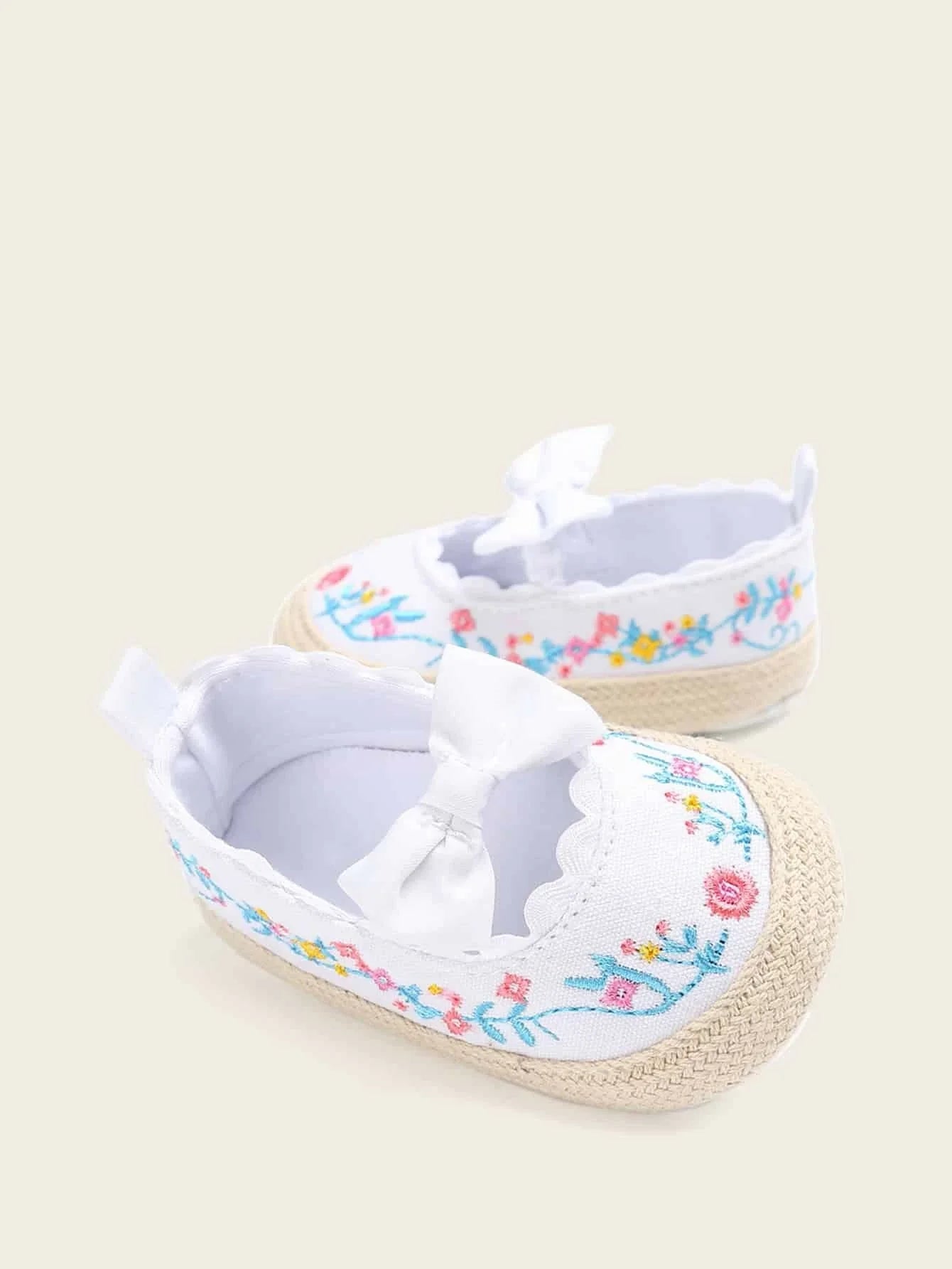 Buy SHEIN Baby Girls Floral Embroidered Flats in Pakistan