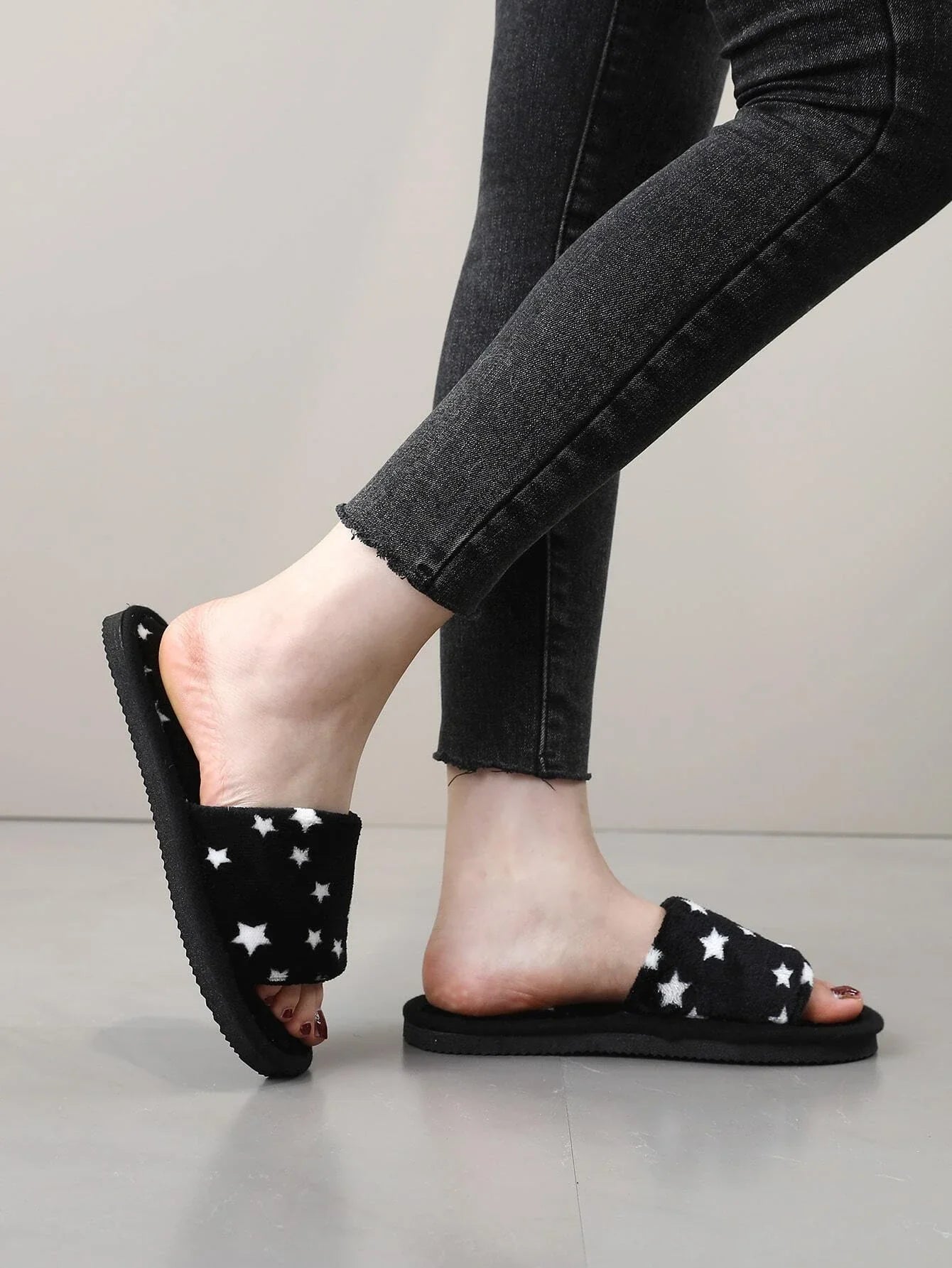 Buy SHEIN Star Pattern Fluffy Bedroom Slippers in Pakistan
