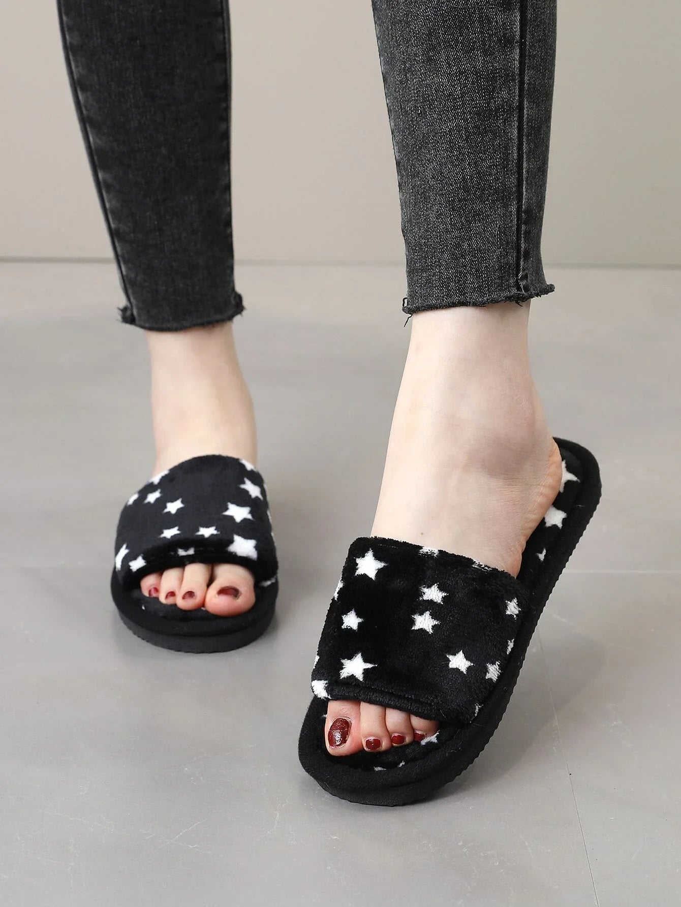 Buy SHEIN Star Pattern Fluffy Bedroom Slippers in Pakistan