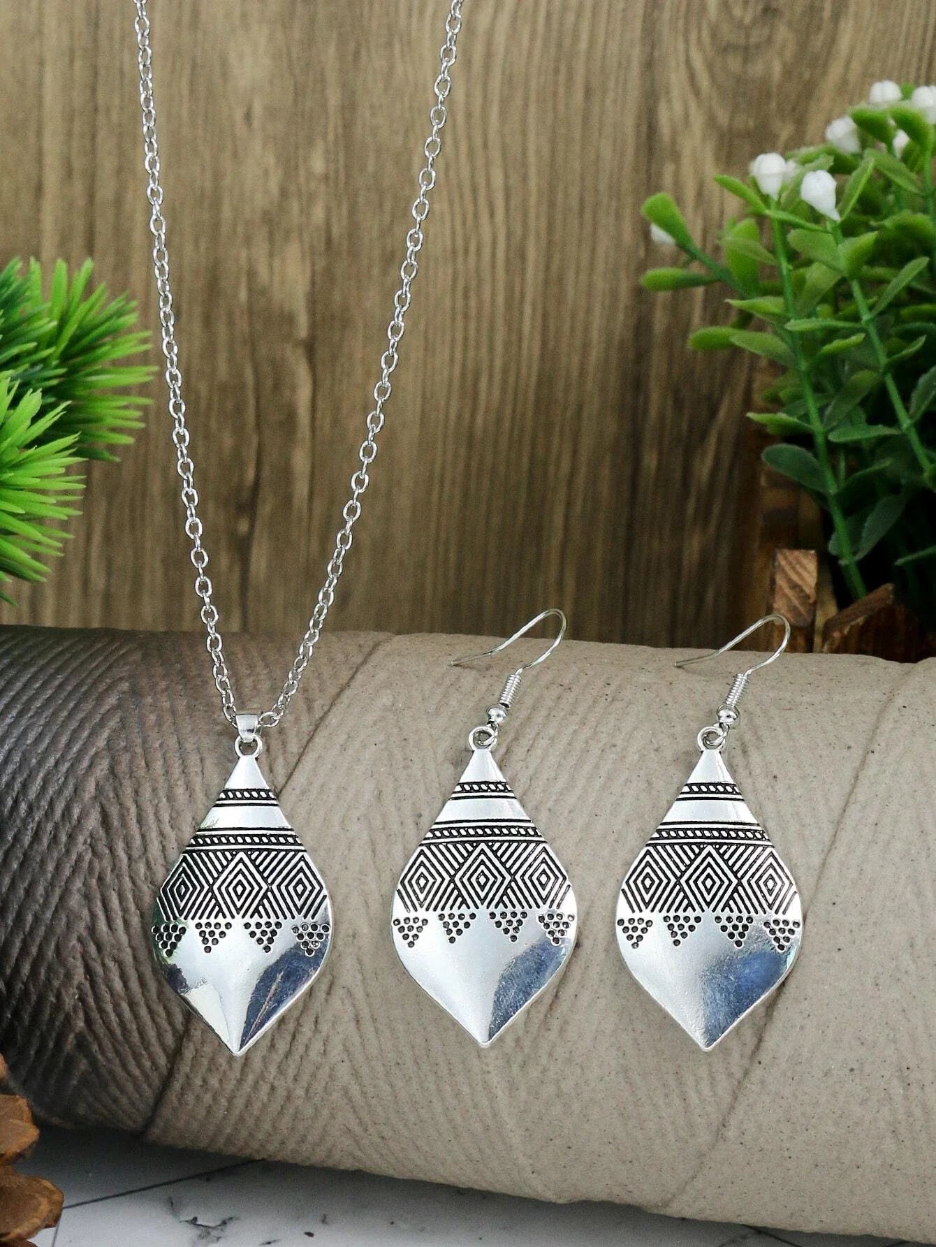 Buy Shein EMERY ROSE 3pcs Geometric Decor Jewelry Set in Pakistan
