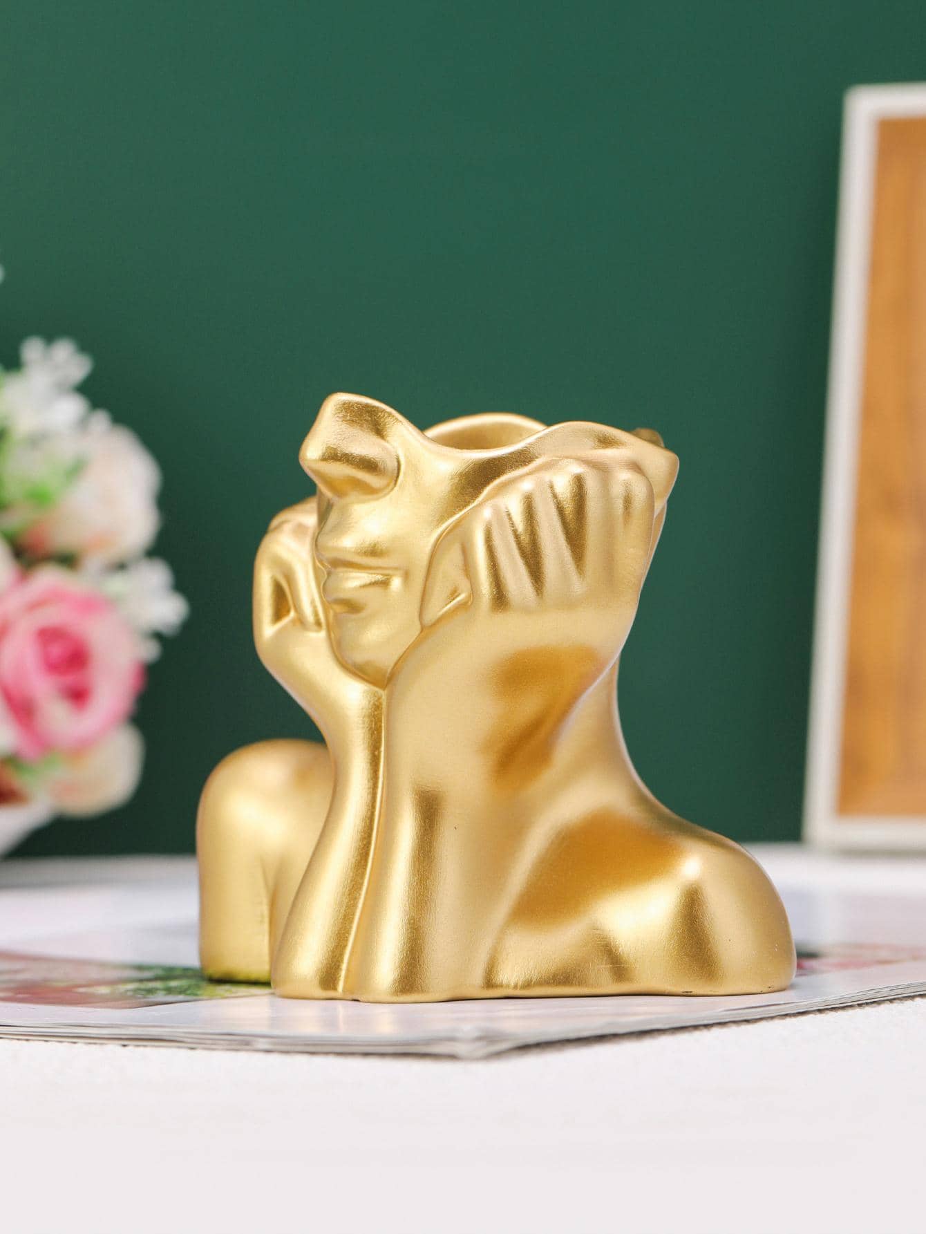 Buy SHEIN Nordic Style Golden Face Shape Flower Vase in Pakistan