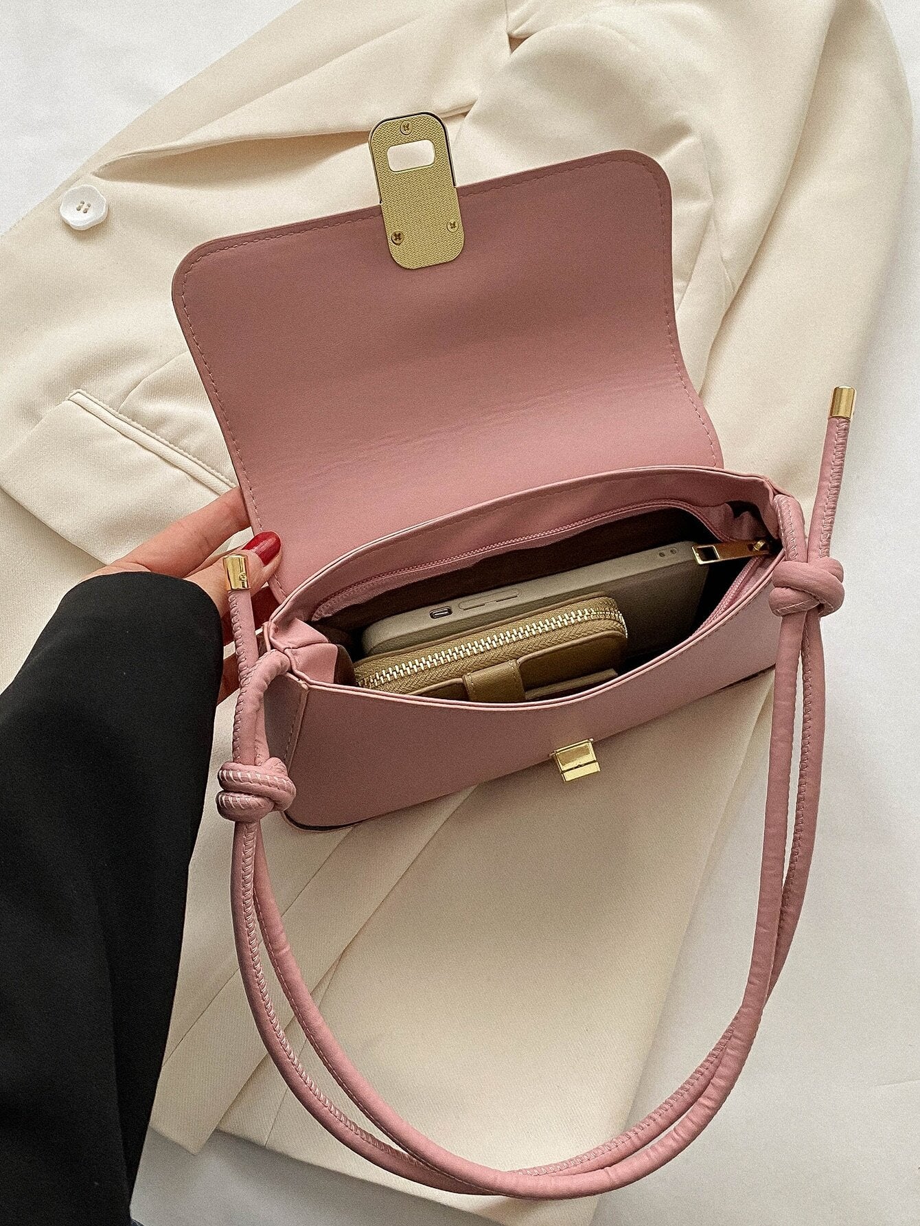 Buy 1pc Solid Color Pu Shoulder Bag With Metal Lock And Adjustable Strap in Pakistan
