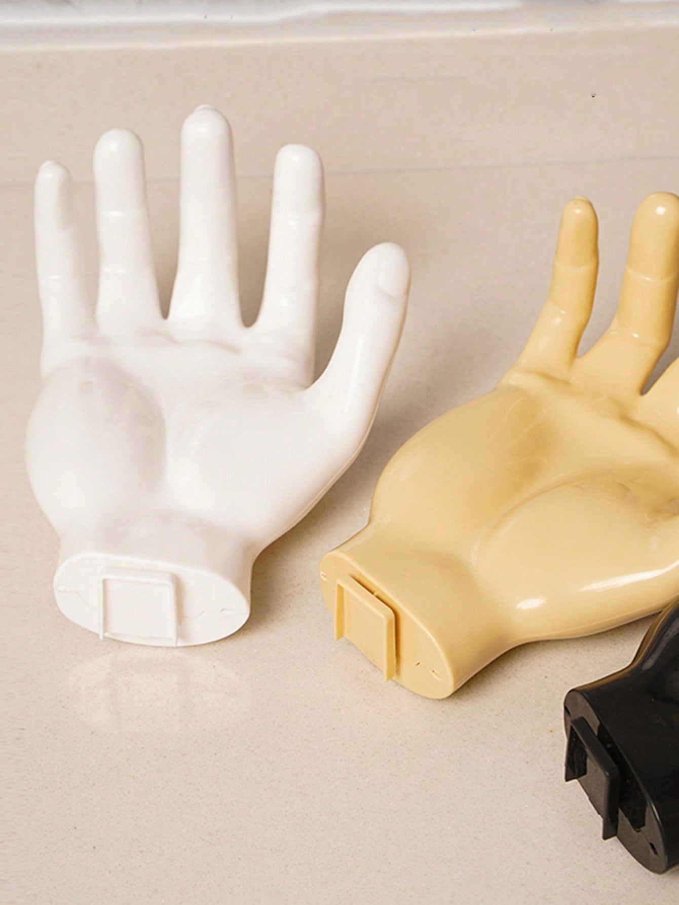 Buy SHEIN Solid Hand Design Wall Hook in Pakistan