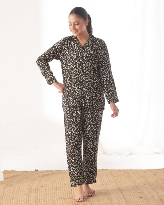 Buy Sajiero Linen Pajama Suit - Wild Lounge in Pakistan
