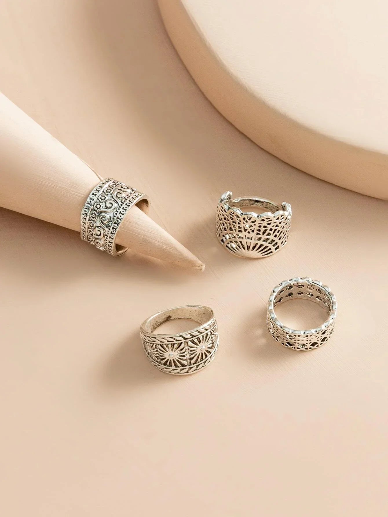 Buy SHEIN 4pcs/set Textured Metal Ring in Pakistan