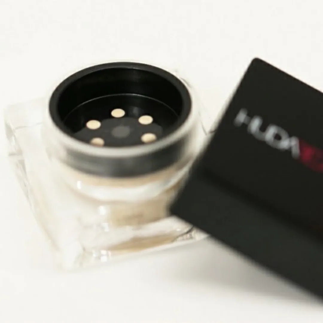 Buy HUDA BEAUTY Easy Bake Loose Setting Powder 1GM in Pakistan