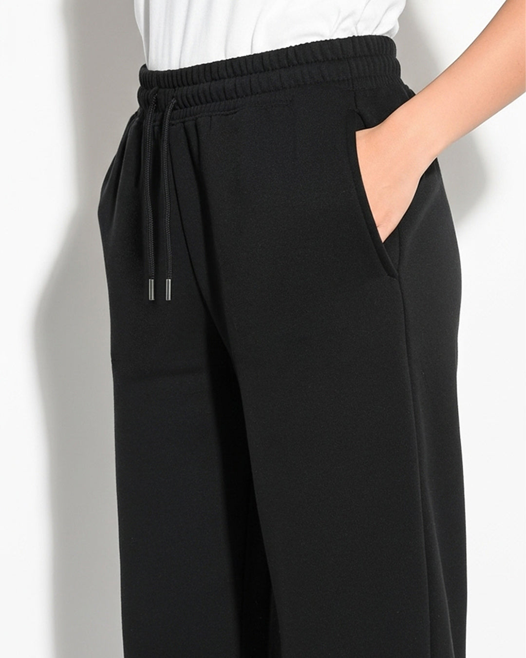 Buy Sajiero Fleece Trouser – Everyday Fit - Black in Pakistan