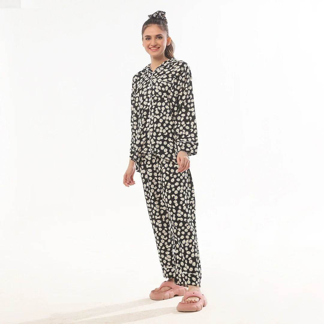 Buy Sajiero Mat Daisy Linen Pajama Suit with Scrunchie in Pakistan