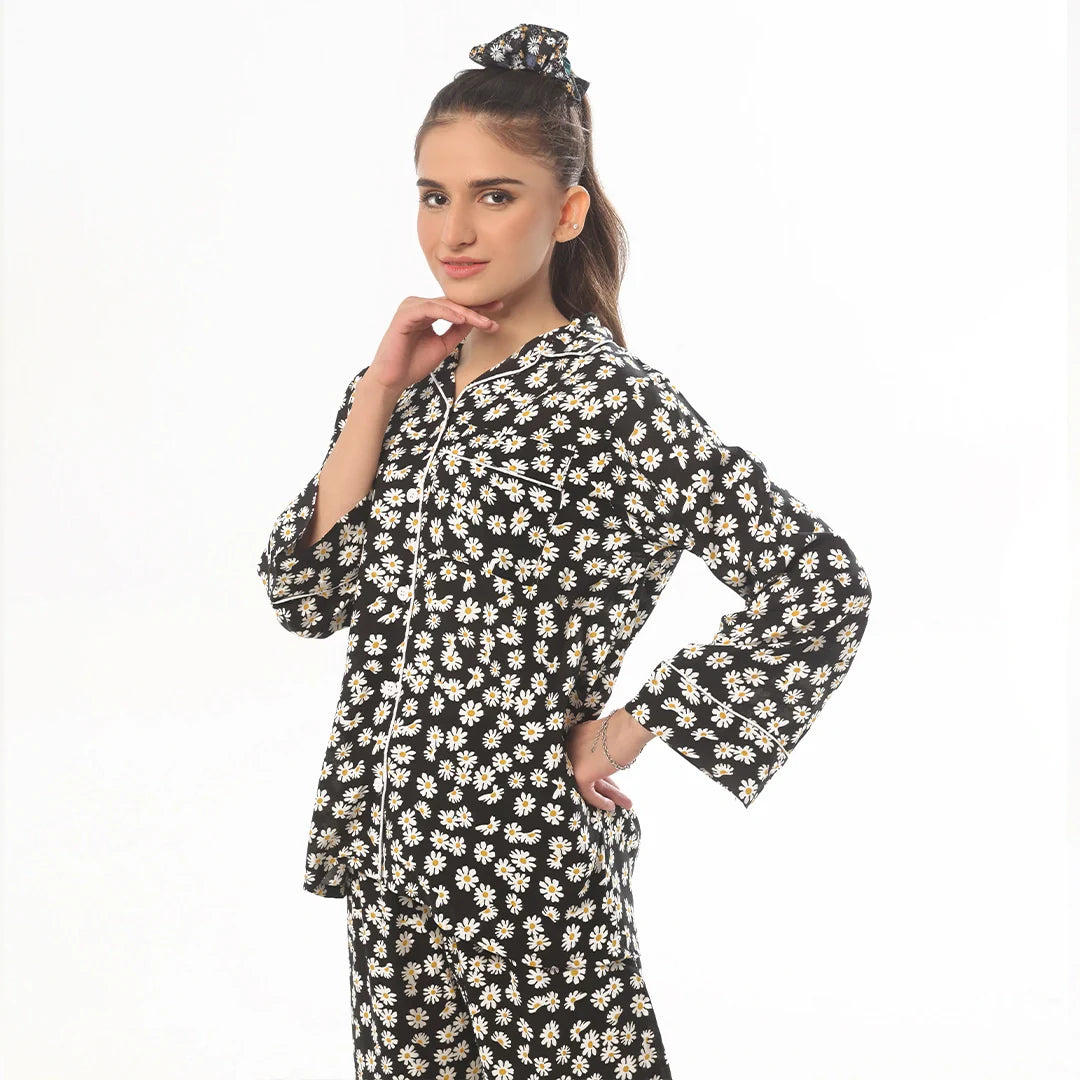 Buy Sajiero Mat Daisy Linen Pajama Suit with Scrunchie in Pakistan