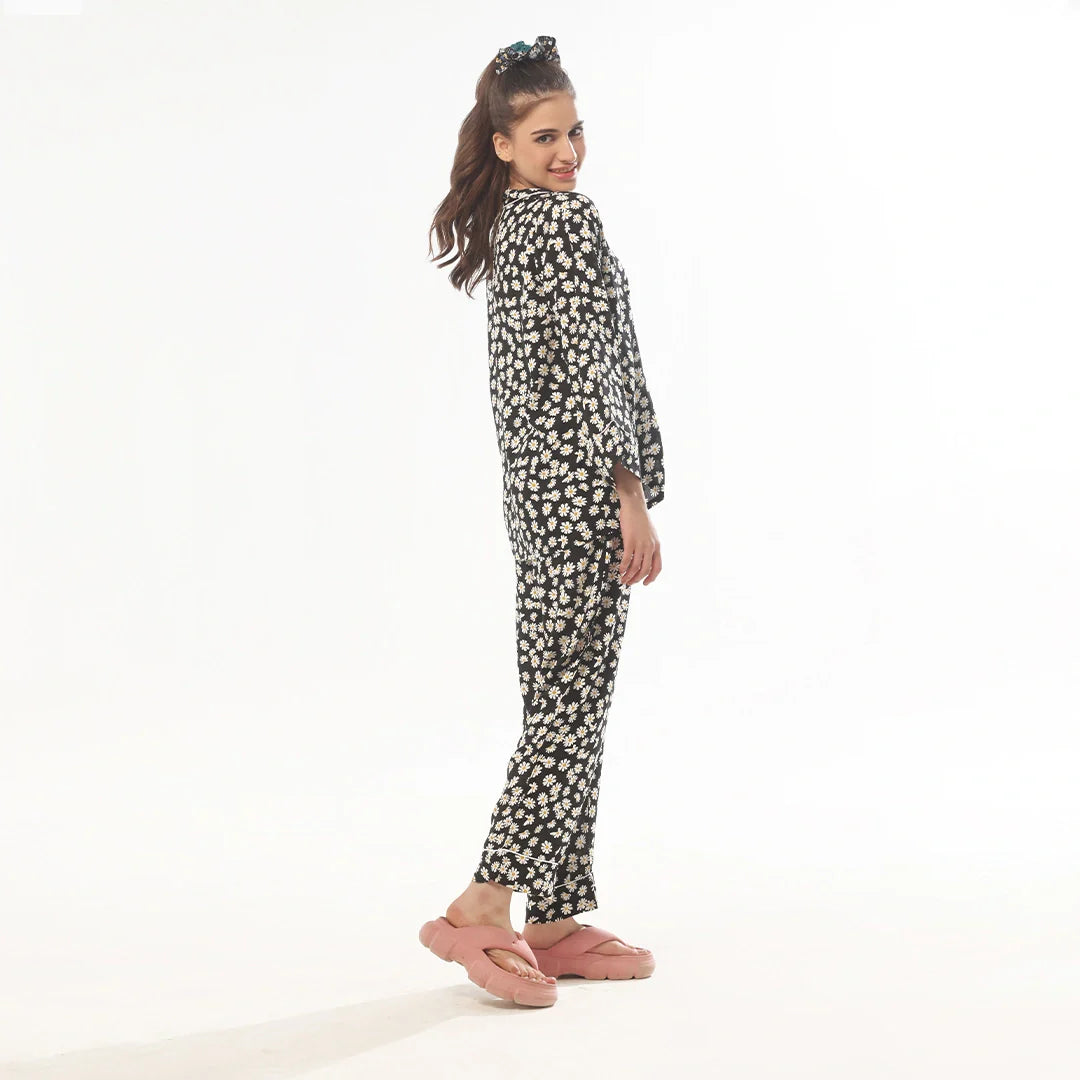 Buy Sajiero Mat Daisy Linen Pajama Suit with Scrunchie in Pakistan