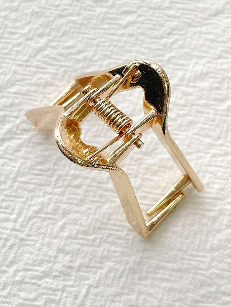 Buy SHEIN DAZY Geometric Hair Claw For Daily Use For Girls Hairstyles Casual in Pakistan