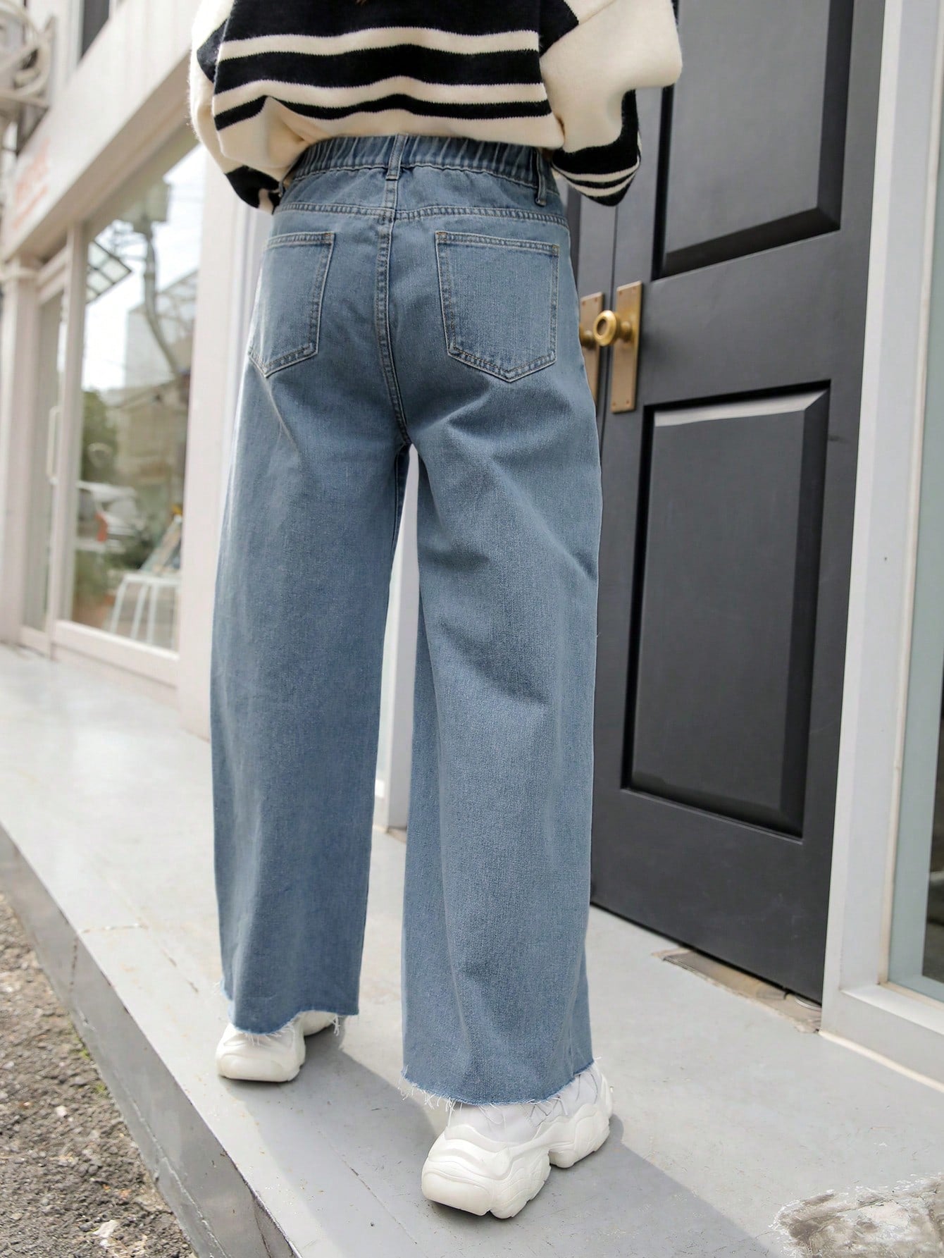 Buy SHEIN DAZY Wide Leg Pocket Detail Jeans in Pakistan