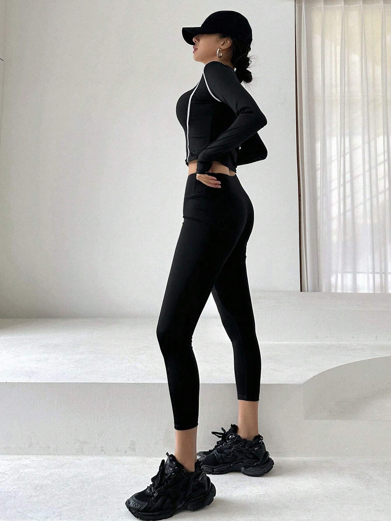 Buy SHEIN DAZY Women'S Color Block Rolled Edge Top With Solid Color Leggings Two Piece Set in Pakistan