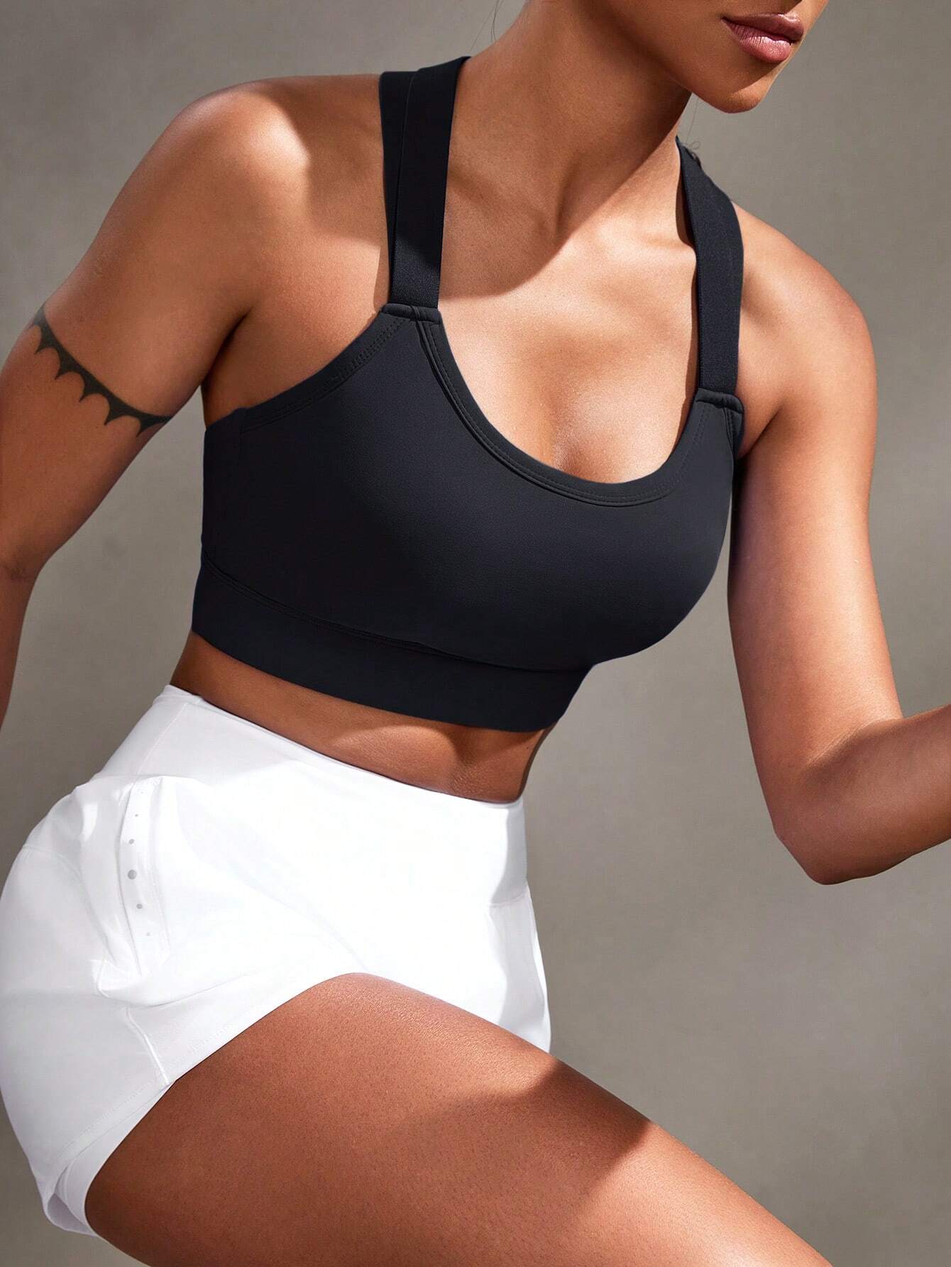 Buy SHEIN Powerista Women's Solid Color Stretch Criss-Cross Seamless Wirefree Sports Bra in Pakistan