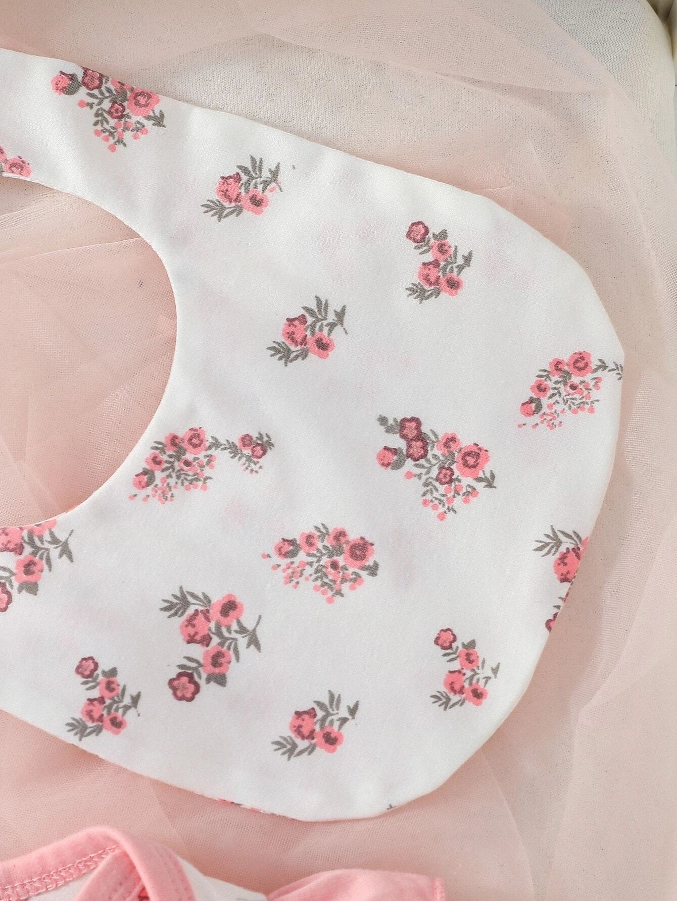 Buy SHEIN Baby Girl Floral Print Ruffle Trim Bodysuit & Shorts & Accessory Headband & Bib & Gloves in Pakistan