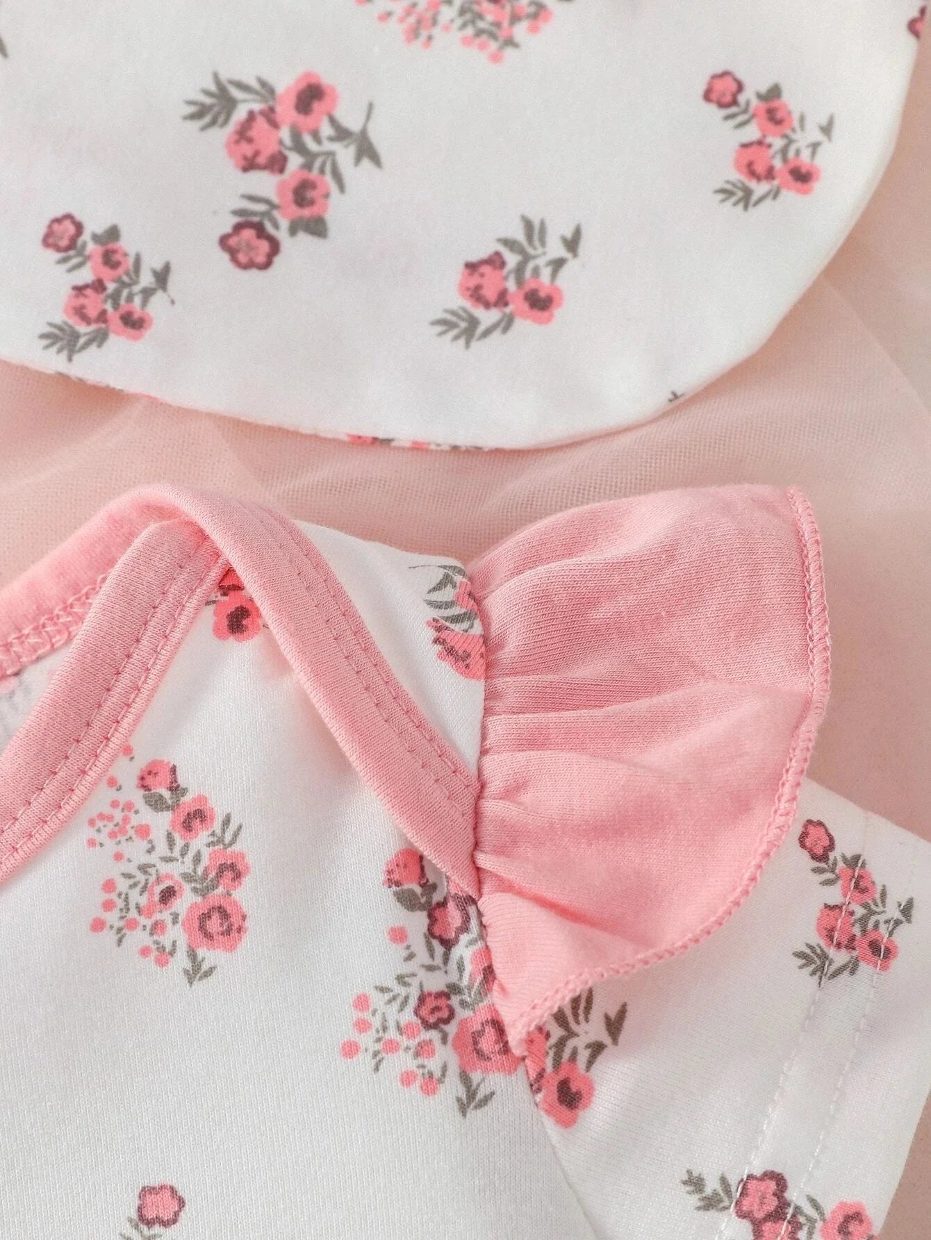 Buy SHEIN Baby Girl Floral Print Ruffle Trim Bodysuit & Shorts & Accessory Headband & Bib & Gloves in Pakistan