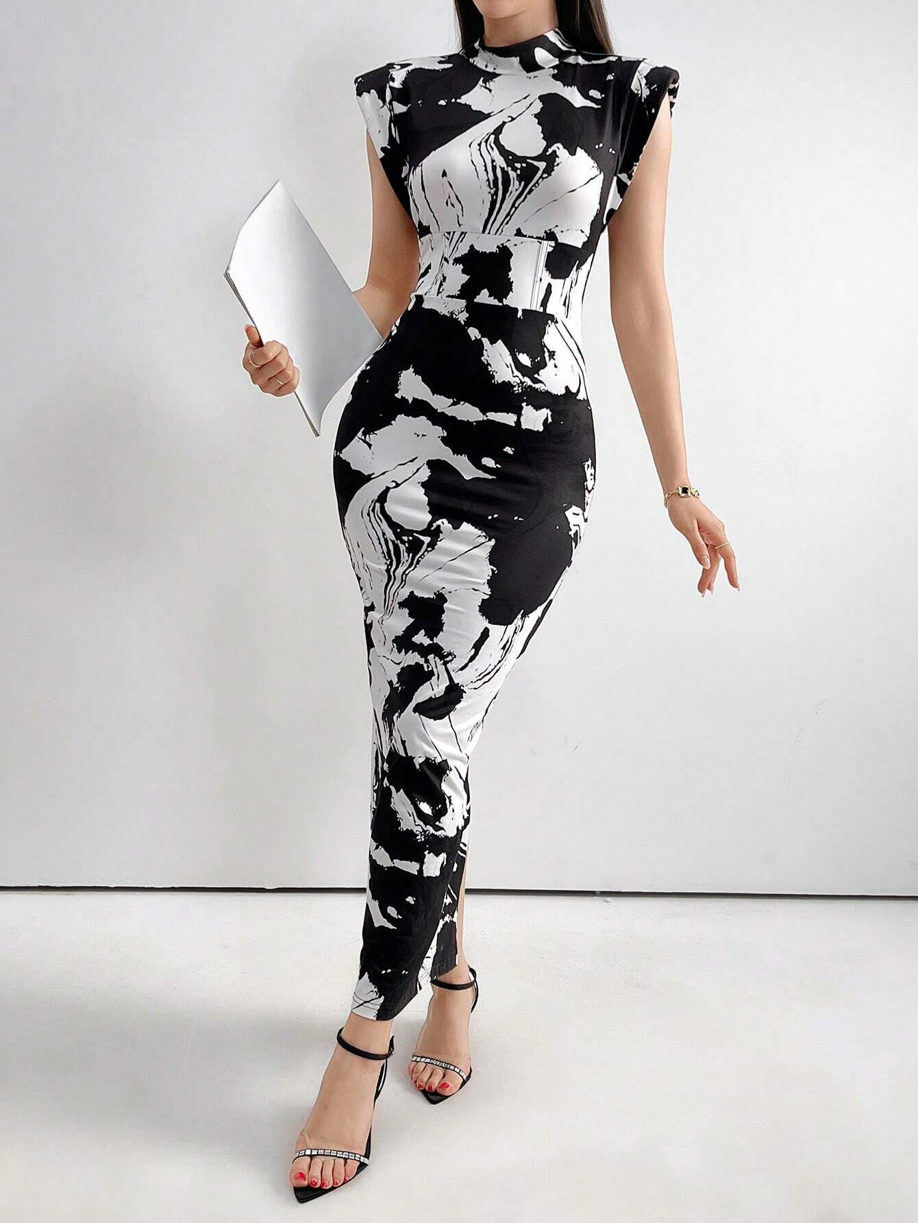 Buy SHEIN Modely Women's Printed Slim-Fit Arabian Robe Dress With Side Slit in Pakistan