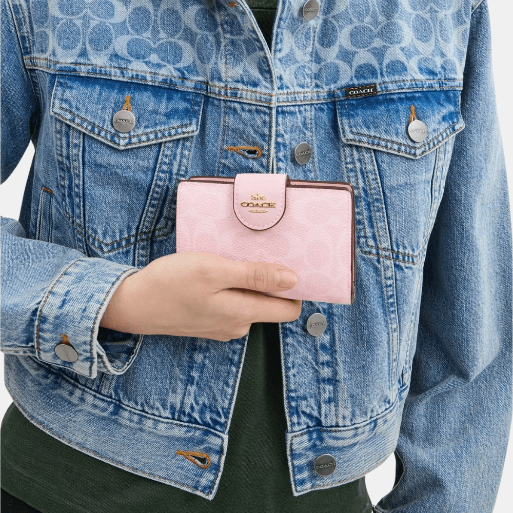 Buy Coach Mini Wallet In Signature Canvas (Powder Pink) in Pakistan