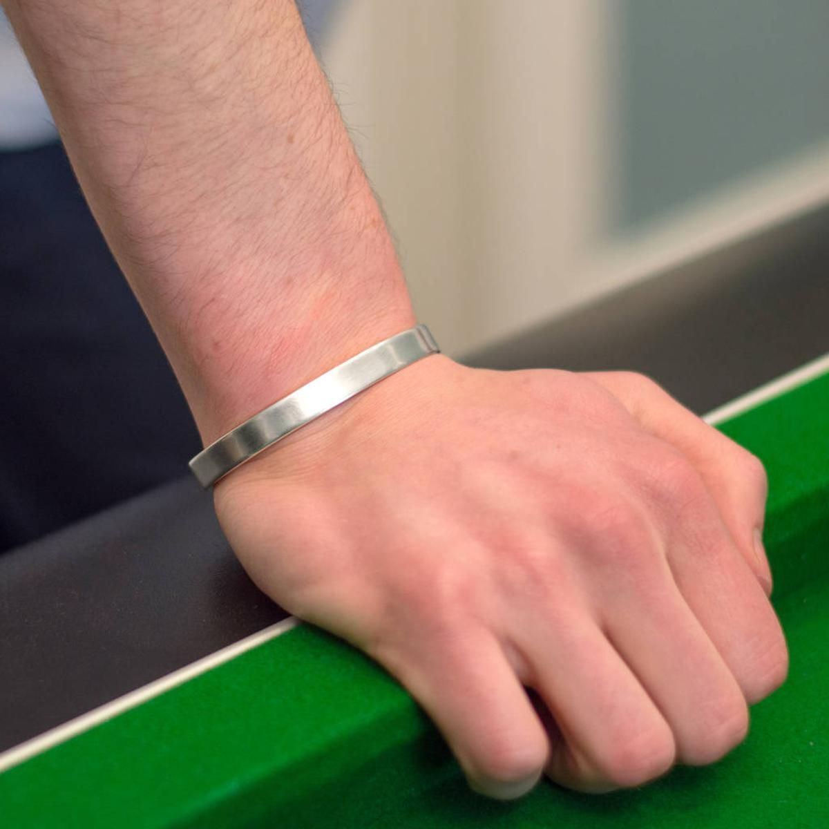 Buy Minimal Cuff Bangle in Pakistan