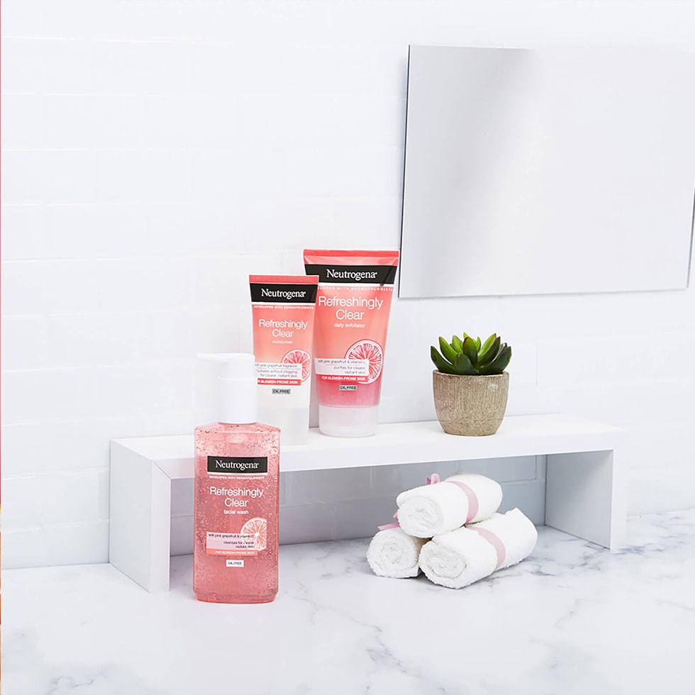 Buy Neutrogena Refreshingly Clear Moisturiser - 50ml in Pakistan