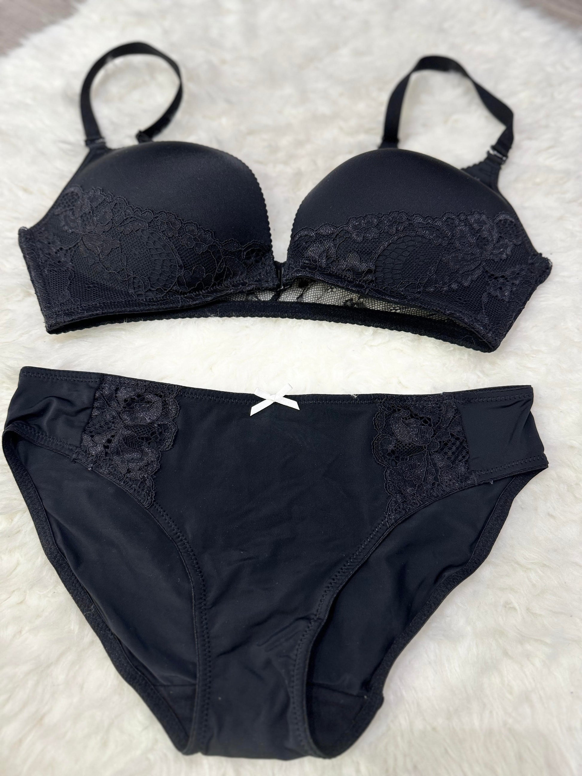 Buy Sajiero Front Open Padded Bra and Panty Set in Pakistan