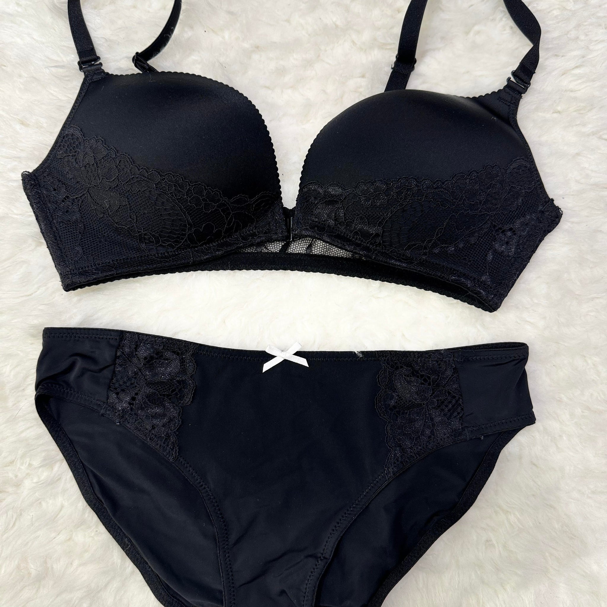 Buy Sajiero Front Open Padded Bra and Panty Set in Pakistan