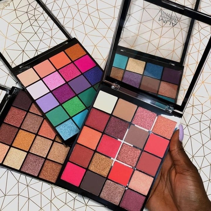Buy MUA Professional 20 Shade Eyeshadow Palette in Pakistan