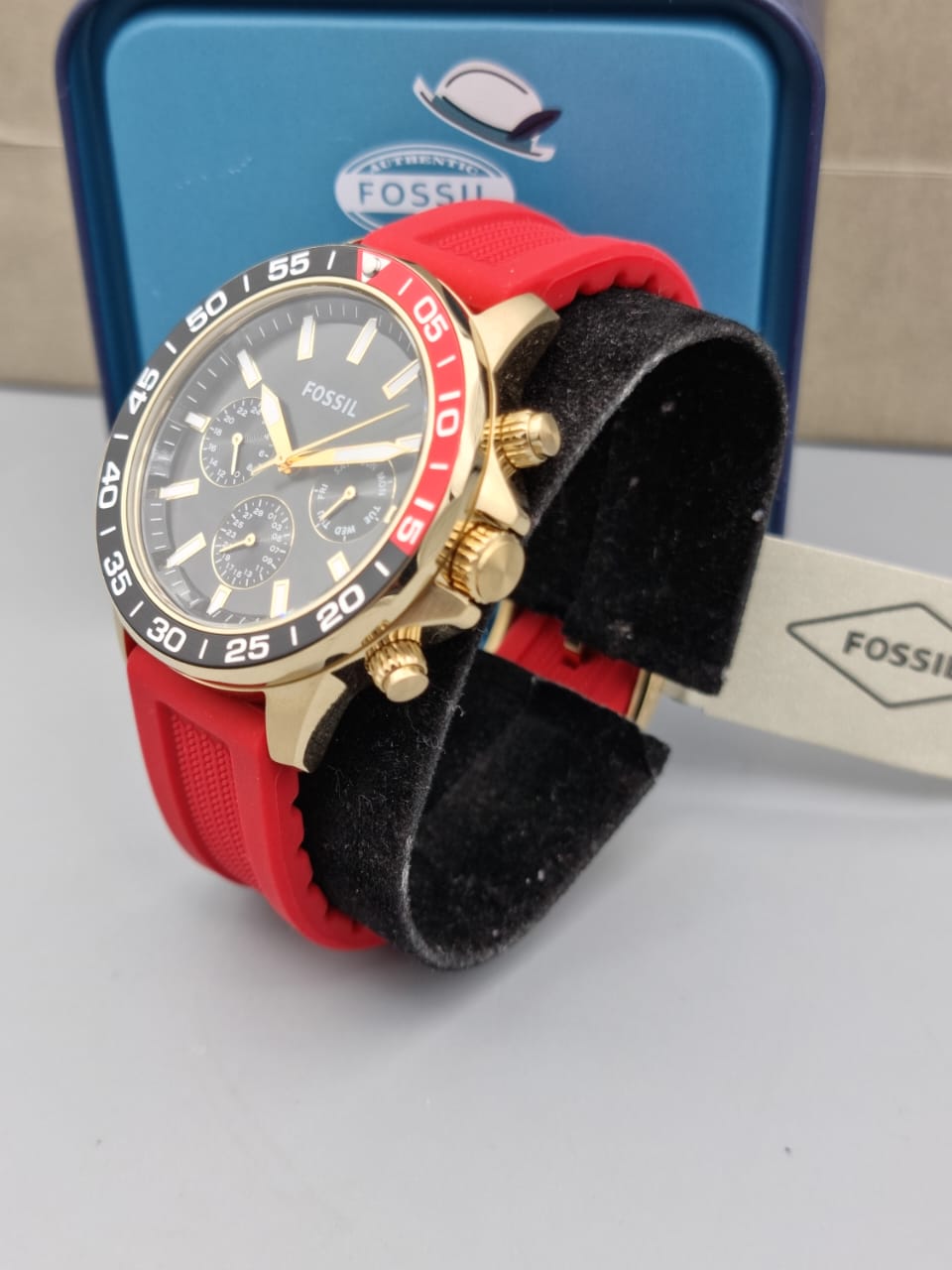 Buy Men's Quartz Bannon Red Silicone Strap Black Dial 45Mm Watch in Pakistan