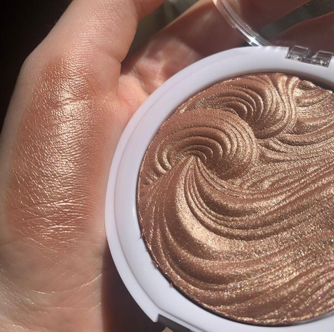 Buy MUA UYS Highlighting Powder - Opalescent Amber in Pakistan